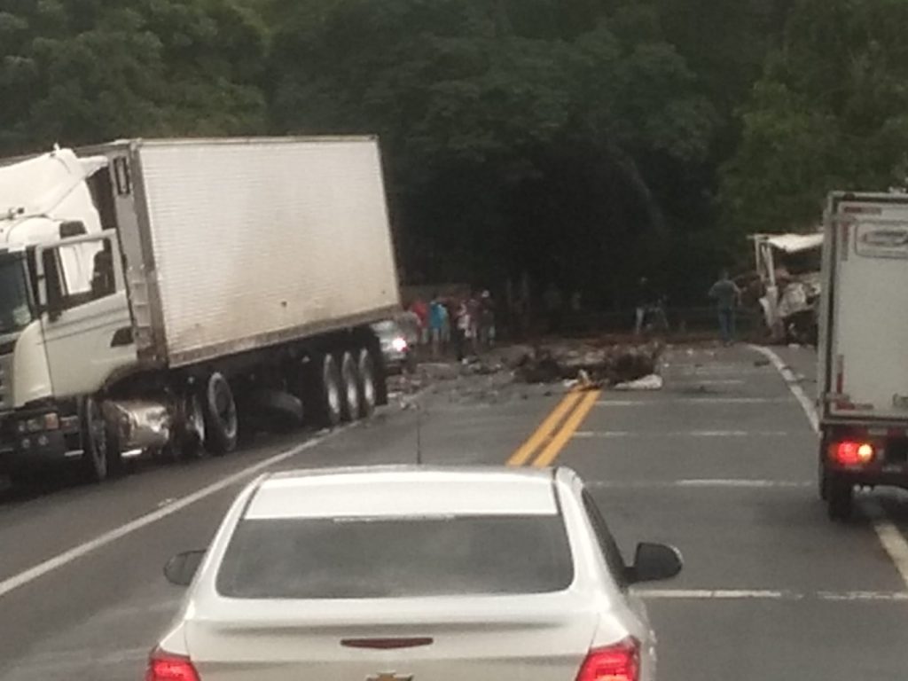 Motorista morre após colisão