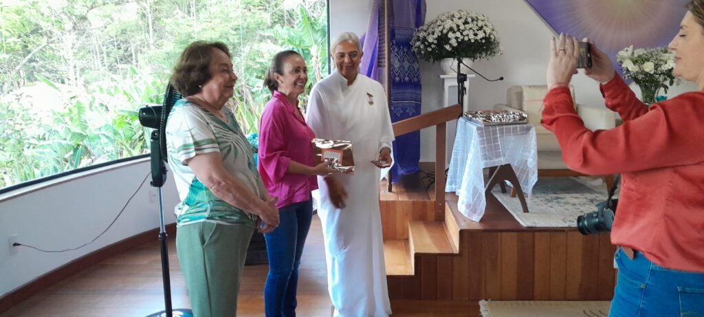  Brahma Kumaris promove curso introdutório de meditação e  filosofia Raja Yoga na sede de retiros em Serra Negra