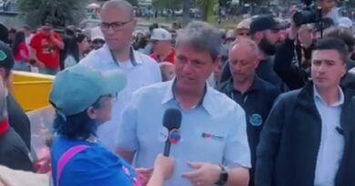 Tarcisio antecipa visita ao EBAA e frusta ação de manifestantes contra Pedágios Tarcisio antecipa visita ao EBAA e frusta ação de manifestantes contra Pedágios