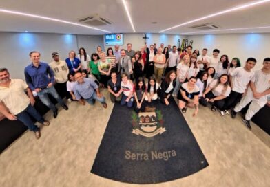Alunos do PEI Dr Jovino Silveira visitam Câmara de Serra Negra através do OAB Vai à Escola
