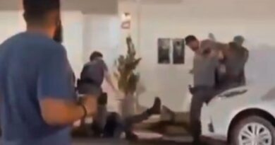 Desacato: Homem é detido após discutir com ex-esposa e reagir a intervenção policial Desacato: Homem é detido após discutir com ex-esposa e reagir a intervenção policial