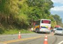Colisão entre Spin e ônibus faz vítima fatal na Itapira / Lindoia