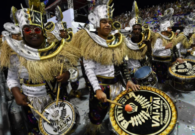 Bateria da Vai-Vai é destaque no encerramento do Festival de Verão de Águas de Lindoia