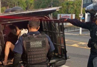GCM de Lindoia prende dois homens por tráfico de drogas GCM de Lindoia prende dois homens por tráfico de drogas