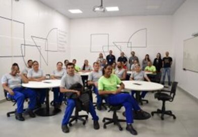 Educação: Com salas de aula nas fábricas, JBS apoia colaboradores na conclusão do EM